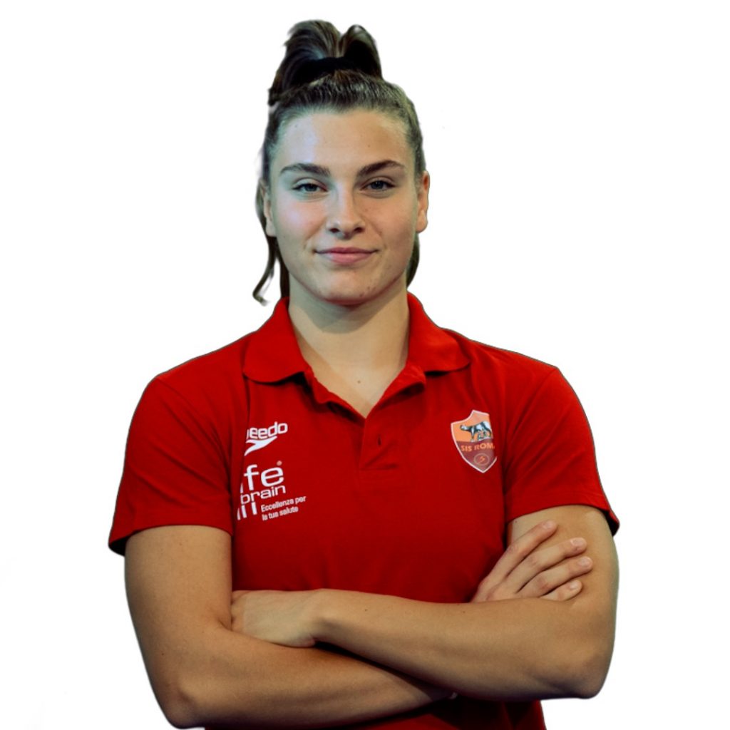 Ritratto di Sara Carosi con la divisa della SIS Roma