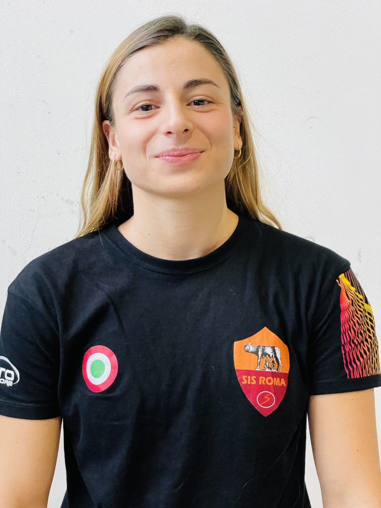 Ritratto di Cecilia Nardini con la divisa della SIS Roma