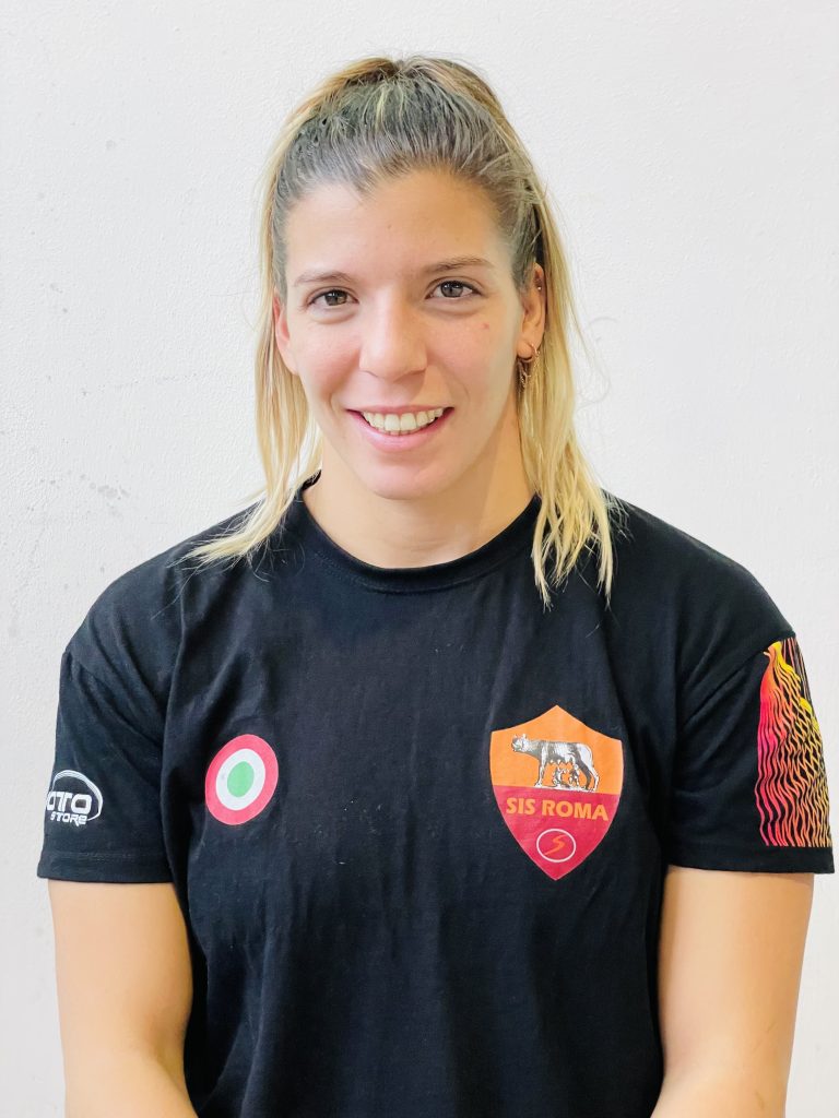 Ritratto di Chiara Ranalli con la divisa della SIS Roma
