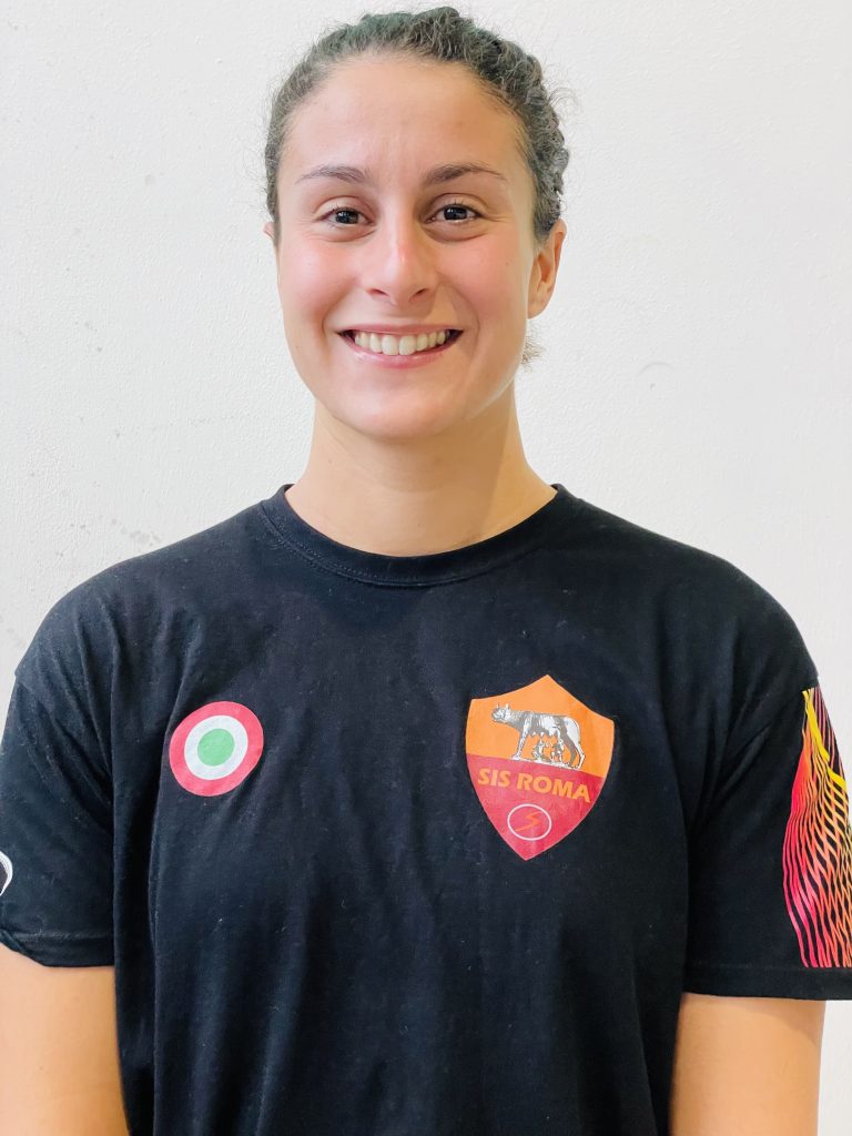 Ritratto di Domitilla Picozzi con la divisa della SIS Roma