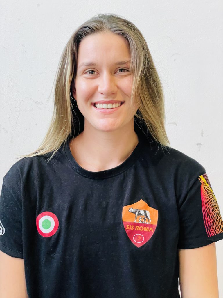 Ritratto di Emalia Mist Eichelberger con la divisa della SIS Roma