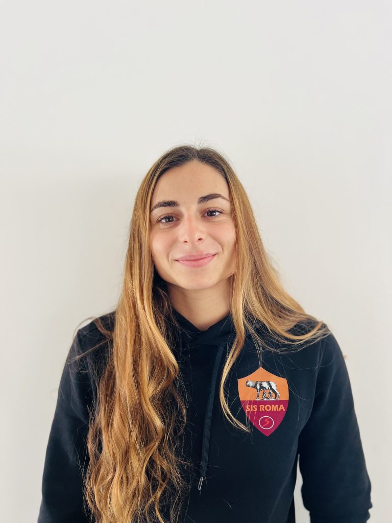 Ritratto di Cecilia Nardini con la divisa della SIS Roma