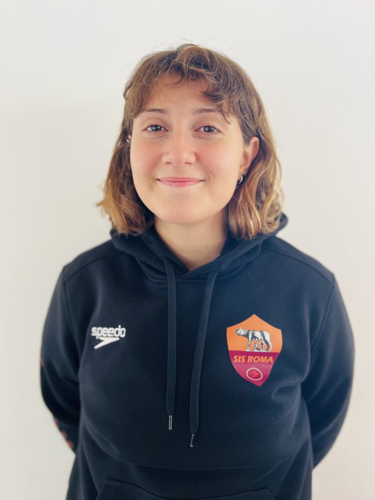 Ritratto di Federica Troncanetti con la divisa della SIS Roma