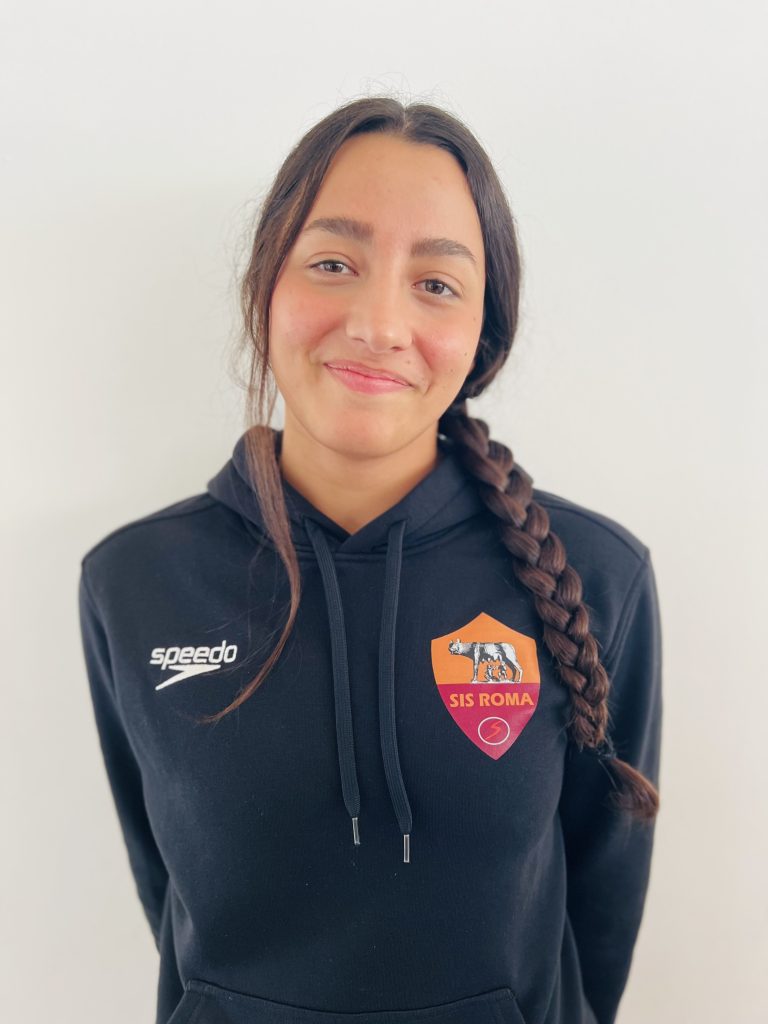 Ritratto di Ginevra Aprea con la divisa della SIS Roma
