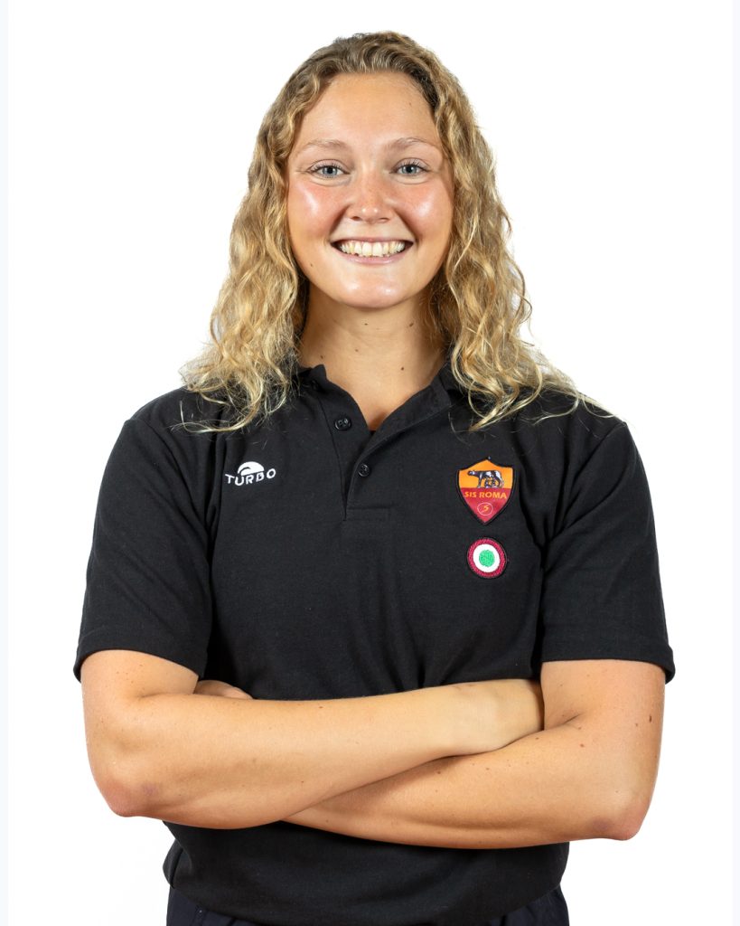 Ritratto di Maxine con la divisa della SIS Roma