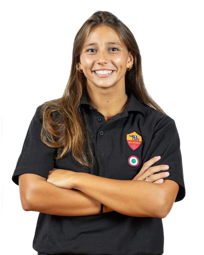 Ritratto di Olimpia Sesena con la divisa della SIS Roma