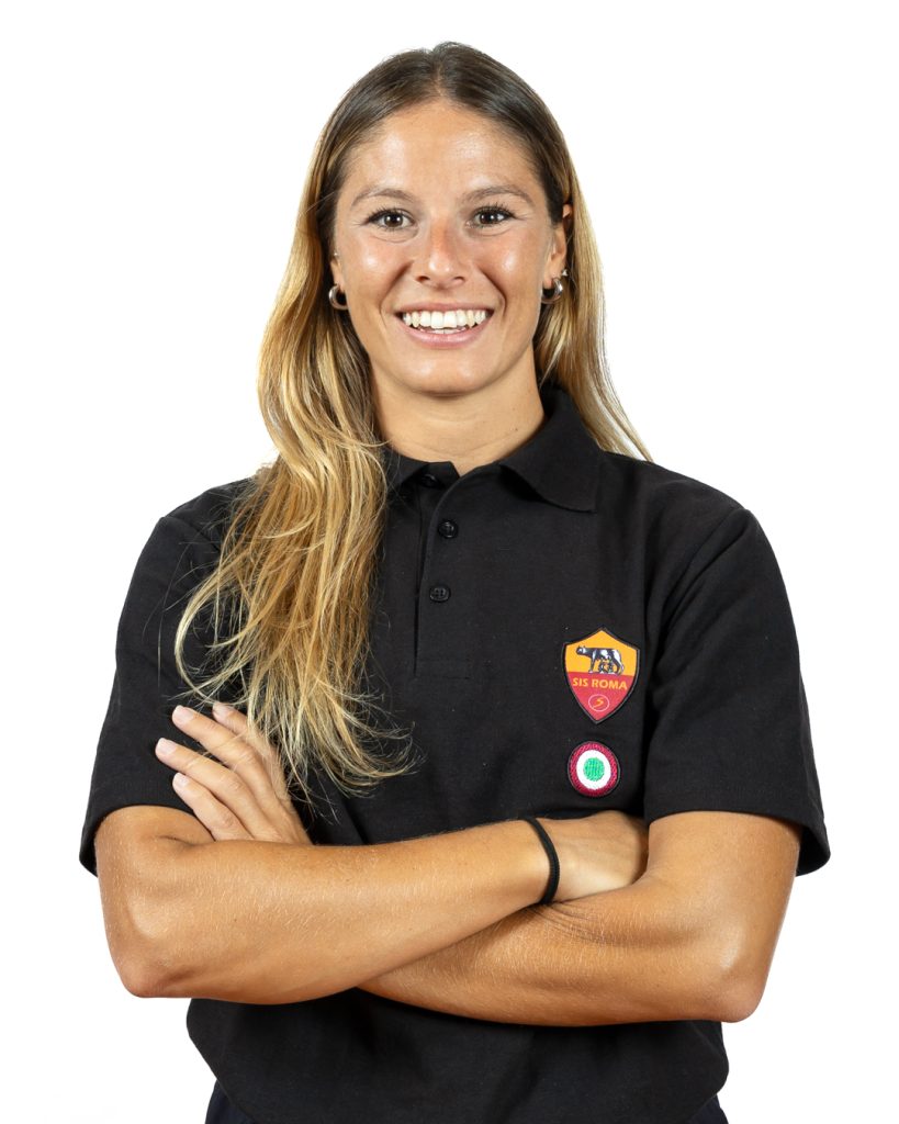 Ritratto di Sara Centanni con la divisa della SIS Roma